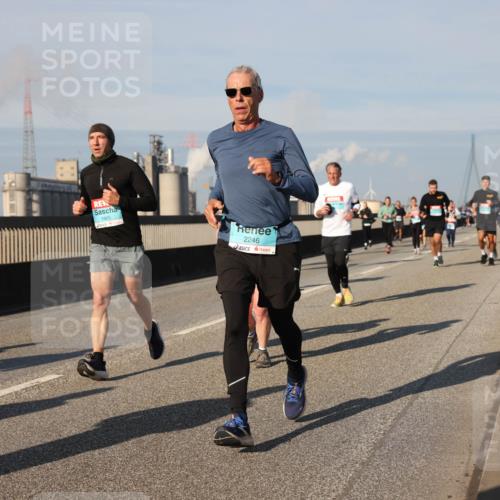 03.10.2025 - Köhlbrandbrückenlauf Lena Gebhardt http://msf.ph/oto/9139080 03.10.2025 09:56:46 Position 2 1905, 2246 meine-sportfotos.de