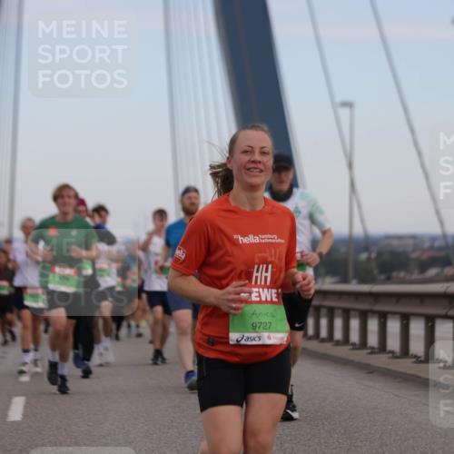 03.10.2025 - Köhlbrandbrückenlauf Jannik Wohlers http://msf.ph/oto/9139084 03.10.2025 15:31:13 Position 1 9727 meine-sportfotos.de