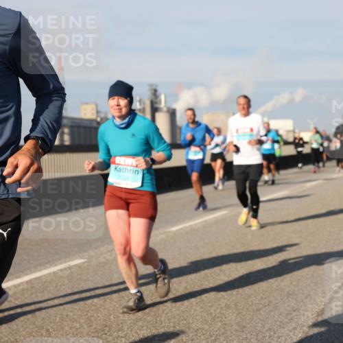 03.10.2025 - Köhlbrandbrückenlauf Lena Gebhardt http://msf.ph/oto/9139093 03.10.2025 09:56:47 Position 2 2246 meine-sportfotos.de
