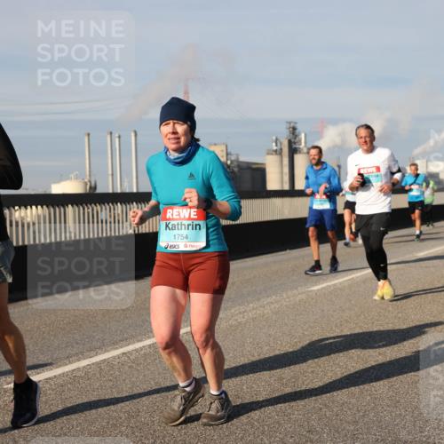 03.10.2025 - Köhlbrandbrückenlauf Lena Gebhardt http://msf.ph/oto/9139101 03.10.2025 09:56:47 Position 2 1905, 1754 meine-sportfotos.de