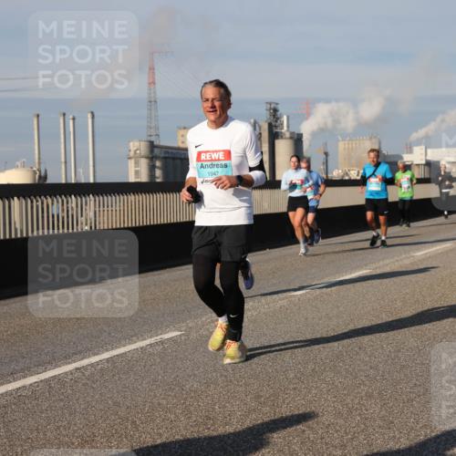 03.10.2025 - Köhlbrandbrückenlauf Lena Gebhardt http://msf.ph/oto/9139116 03.10.2025 09:56:48 Position 2 1947 meine-sportfotos.de