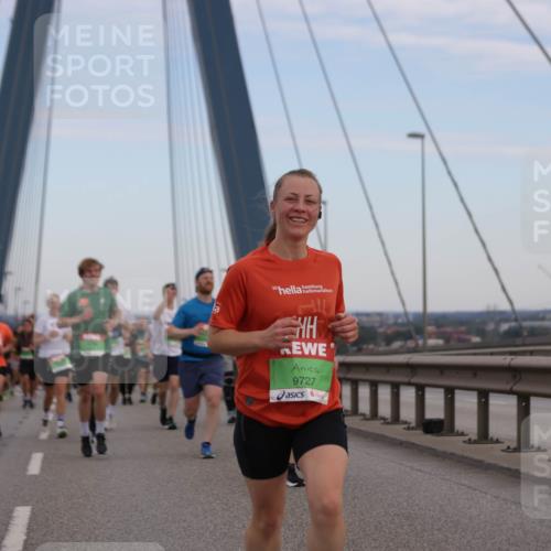 03.10.2025 - Köhlbrandbrückenlauf Jannik Wohlers http://msf.ph/oto/9139117 03.10.2025 15:31:14 Position 1 30, 9727 meine-sportfotos.de