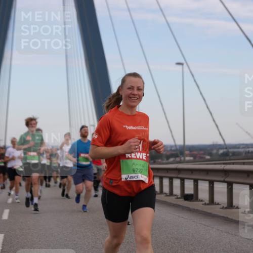 03.10.2025 - Köhlbrandbrückenlauf Jannik Wohlers http://msf.ph/oto/9139121 03.10.2025 15:31:14 Position 1 9727 meine-sportfotos.de