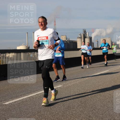 03.10.2025 - Köhlbrandbrückenlauf Lena Gebhardt http://msf.ph/oto/9139131 03.10.2025 09:56:49 Position 2 1947 meine-sportfotos.de