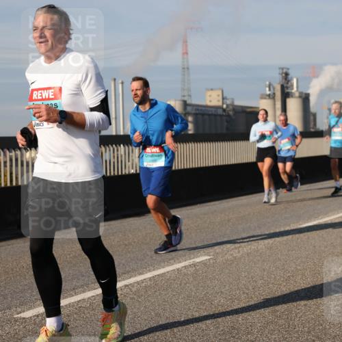 03.10.2025 - Köhlbrandbrückenlauf Lena Gebhardt http://msf.ph/oto/9139134 03.10.2025 09:56:49 Position 2 2448 meine-sportfotos.de