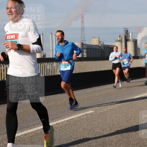 03.10.2025 - Köhlbrandbrückenlauf Lena Gebhardt http://msf.ph/oto/9139137 03.10.2025 09:56:49 Position 2  meine-sportfotos.de