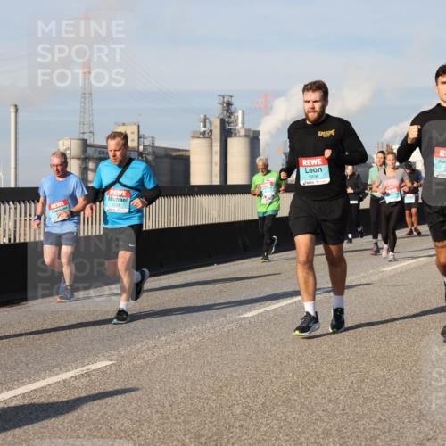03.10.2025 - Köhlbrandbrückenlauf Lena Gebhardt http://msf.ph/oto/9139170 03.10.2025 09:56:51 Position 2 3206, 3207 meine-sportfotos.de