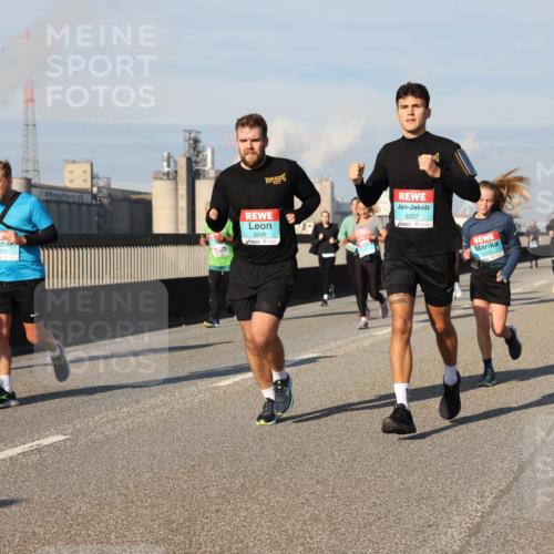 03.10.2025 - Köhlbrandbrückenlauf Lena Gebhardt http://msf.ph/oto/9139171 03.10.2025 09:56:51 Position 2 3229, 3206, 3207, 3219 meine-sportfotos.de