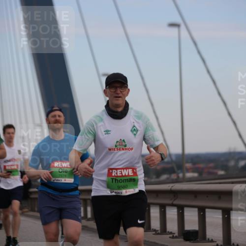 03.10.2025 - Köhlbrandbrückenlauf Jannik Wohlers http://msf.ph/oto/9139174 03.10.2025 15:31:15 Position 1 9337, 7578, 9580 meine-sportfotos.de