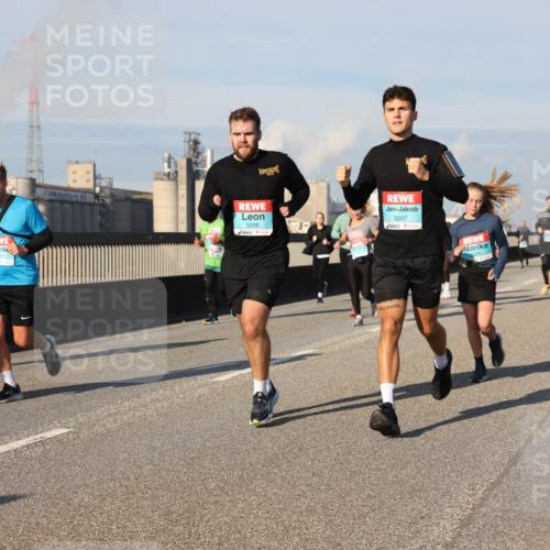 03.10.2025 - Köhlbrandbrückenlauf Lena Gebhardt http://msf.ph/oto/9139175 03.10.2025 09:56:51 Position 2 3206, 3207, 3219 meine-sportfotos.de