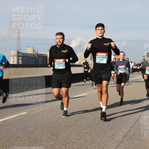 03.10.2025 - Köhlbrandbrückenlauf Lena Gebhardt http://msf.ph/oto/9139178 03.10.2025 09:56:51 Position 2 3207, 3229, 3206, 3219 meine-sportfotos.de