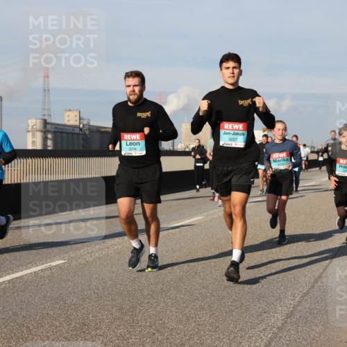 03.10.2025 - Köhlbrandbrückenlauf Lena Gebhardt http://msf.ph/oto/9139182 03.10.2025 09:56:51 Position 2 3207, 3206, 3219 meine-sportfotos.de