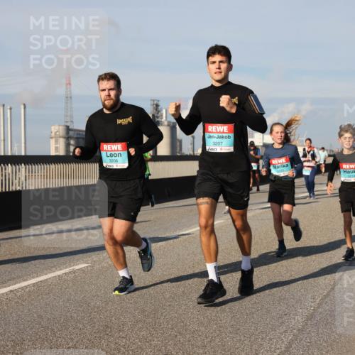 03.10.2025 - Köhlbrandbrückenlauf Lena Gebhardt http://msf.ph/oto/9139186 03.10.2025 09:56:52 Position 2 3207, 3206, 3219 meine-sportfotos.de