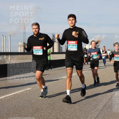 03.10.2025 - Köhlbrandbrückenlauf Lena Gebhardt http://msf.ph/oto/9139190 03.10.2025 09:56:52 Position 2 3207, 3229, 3206, 3220, 3219 meine-sportfotos.de