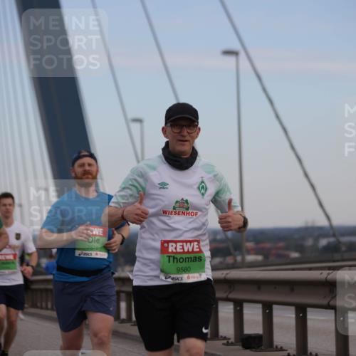 03.10.2025 - Köhlbrandbrückenlauf Jannik Wohlers http://msf.ph/oto/9139191 03.10.2025 15:31:15 Position 1 9337, 7578, 9580 meine-sportfotos.de
