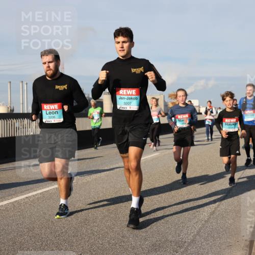 03.10.2025 - Köhlbrandbrückenlauf Lena Gebhardt http://msf.ph/oto/9139197 03.10.2025 09:56:52 Position 2 3207, 3229, 3206, 3219 meine-sportfotos.de