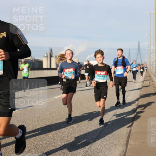 03.10.2025 - Köhlbrandbrückenlauf Lena Gebhardt http://msf.ph/oto/9139214 03.10.2025 09:56:53 Position 2 3207, 3219 meine-sportfotos.de