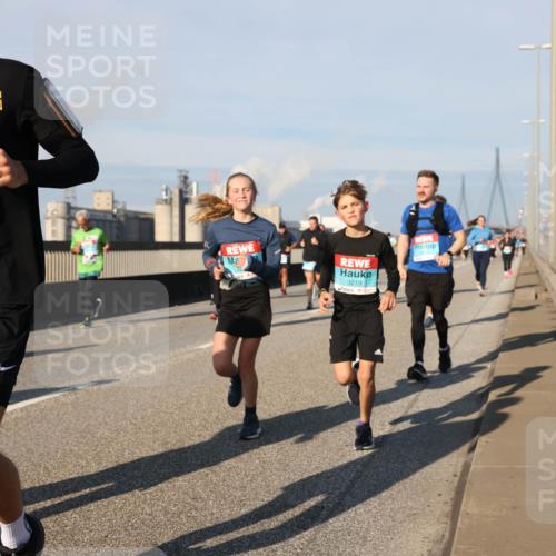 03.10.2025 - Köhlbrandbrückenlauf Lena Gebhardt http://msf.ph/oto/9139217 03.10.2025 09:56:53 Position 2 3207, 100, 3219 meine-sportfotos.de