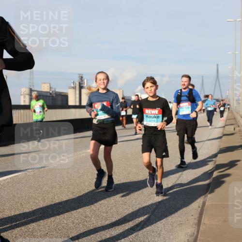03.10.2025 - Köhlbrandbrückenlauf Lena Gebhardt http://msf.ph/oto/9139218 03.10.2025 09:56:53 Position 2 3207, 101, 3219 meine-sportfotos.de