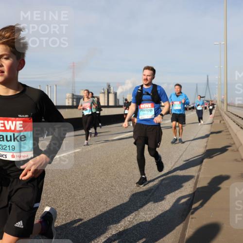 03.10.2025 - Köhlbrandbrückenlauf Lena Gebhardt http://msf.ph/oto/9139236 03.10.2025 09:56:54 Position 2 3219, 2812 meine-sportfotos.de
