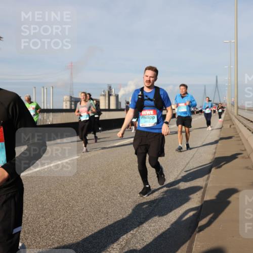 03.10.2025 - Köhlbrandbrückenlauf Lena Gebhardt http://msf.ph/oto/9139238 03.10.2025 09:56:54 Position 2 3219, 2812 meine-sportfotos.de