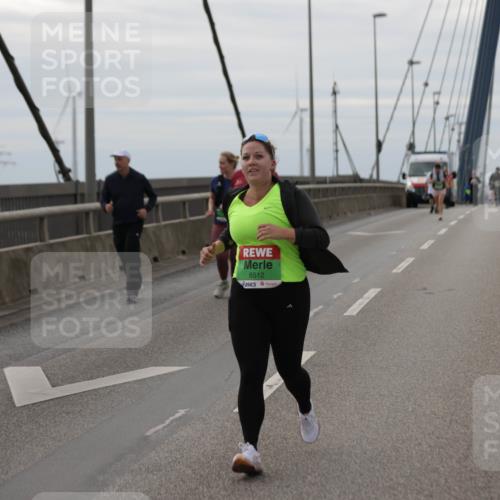 03.10.2025 - Köhlbrandbrückenlauf Jannik Wohlers http://msf.ph/oto/9139268 03.10.2025 16:09:49 Position 1 8512 meine-sportfotos.de