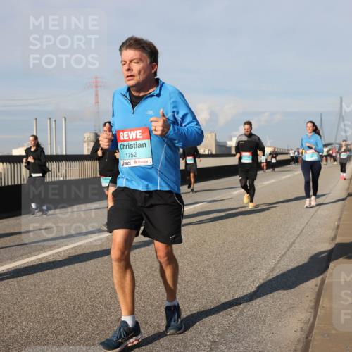 03.10.2025 - Köhlbrandbrückenlauf Lena Gebhardt http://msf.ph/oto/9139271 03.10.2025 09:56:56 Position 2 1752 meine-sportfotos.de