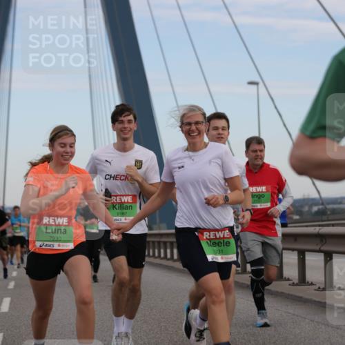03.10.2025 - Köhlbrandbrückenlauf Jannik Wohlers http://msf.ph/oto/9139306 03.10.2025 15:31:18 Position 1 7930, 9167, 1931, 7791 meine-sportfotos.de