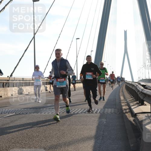 03.10.2025 - Köhlbrandbrückenlauf Yannick Fuchs http://msf.ph/oto/9139309 03.10.2025 08:23:46 Position 2 1617, 1133 meine-sportfotos.de