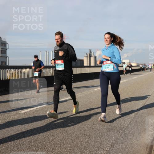 03.10.2025 - Köhlbrandbrückenlauf Lena Gebhardt http://msf.ph/oto/9139315 03.10.2025 09:56:59 Position 2 3144, 3788 meine-sportfotos.de
