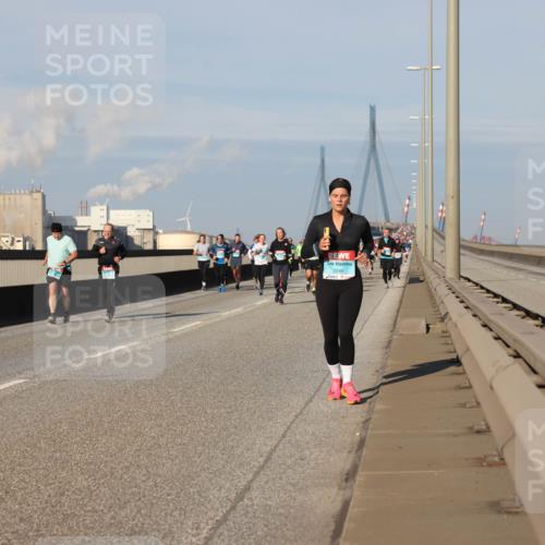 03.10.2025 - Köhlbrandbrückenlauf Lena Gebhardt http://msf.ph/oto/9139331 03.10.2025 09:57:01 Position 2 2046 meine-sportfotos.de