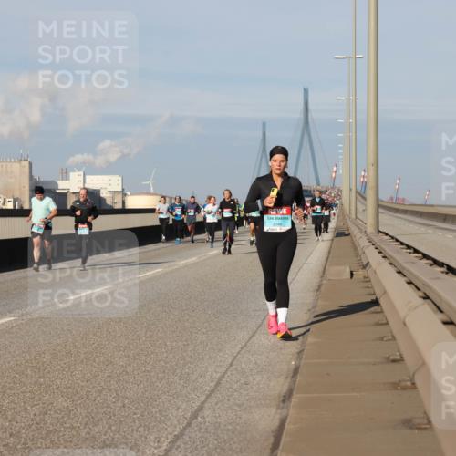 03.10.2025 - Köhlbrandbrückenlauf Lena Gebhardt http://msf.ph/oto/9139334 03.10.2025 09:57:01 Position 2 2046 meine-sportfotos.de