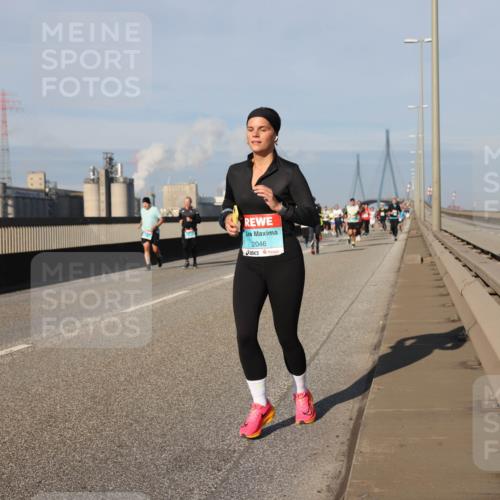 03.10.2025 - Köhlbrandbrückenlauf Lena Gebhardt http://msf.ph/oto/9139361 03.10.2025 09:57:03 Position 2 2046 meine-sportfotos.de