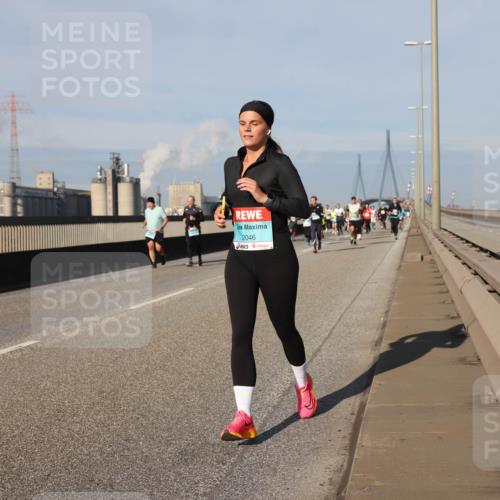 03.10.2025 - Köhlbrandbrückenlauf Lena Gebhardt http://msf.ph/oto/9139364 03.10.2025 09:57:03 Position 2 2046 meine-sportfotos.de