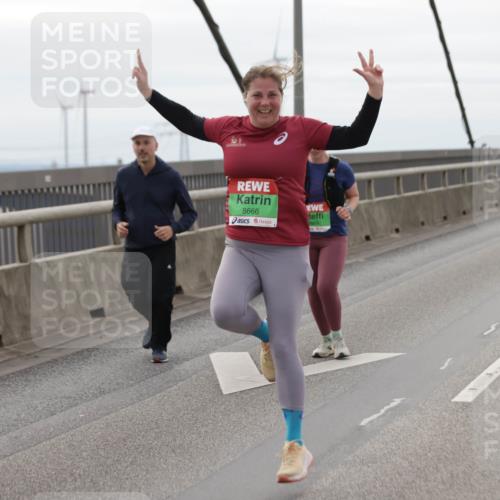 03.10.2025 - Köhlbrandbrückenlauf Jannik Wohlers http://msf.ph/oto/9139369 03.10.2025 16:09:52 Position 1 8666 meine-sportfotos.de