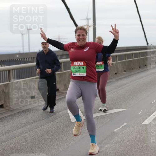 03.10.2025 - Köhlbrandbrückenlauf Jannik Wohlers http://msf.ph/oto/9139372 03.10.2025 16:09:52 Position 1 8666 meine-sportfotos.de