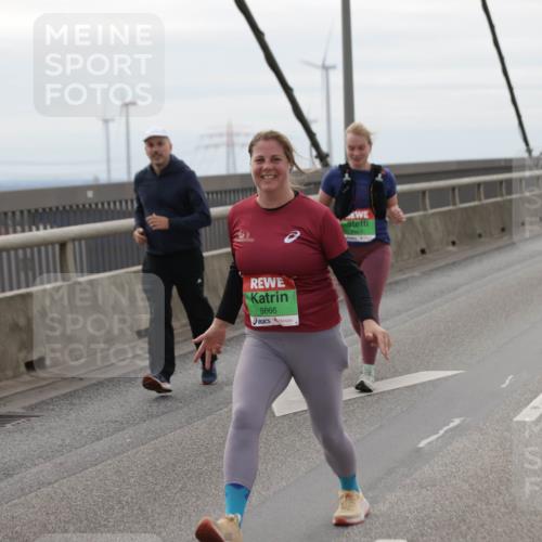 03.10.2025 - Köhlbrandbrückenlauf Jannik Wohlers http://msf.ph/oto/9139387 03.10.2025 16:09:52 Position 1 8666 meine-sportfotos.de