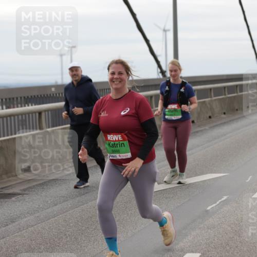 03.10.2025 - Köhlbrandbrückenlauf Jannik Wohlers http://msf.ph/oto/9139396 03.10.2025 16:09:52 Position 1 8666 meine-sportfotos.de