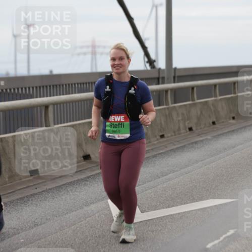 03.10.2025 - Köhlbrandbrückenlauf Jannik Wohlers http://msf.ph/oto/9139407 03.10.2025 16:09:53 Position 1 8664 meine-sportfotos.de