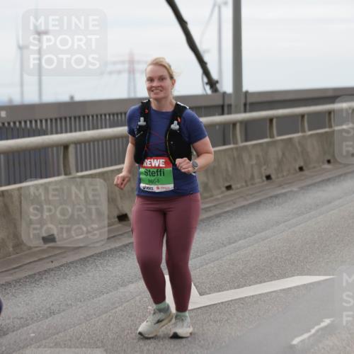 03.10.2025 - Köhlbrandbrückenlauf Jannik Wohlers http://msf.ph/oto/9139412 03.10.2025 16:09:53 Position 1 8664 meine-sportfotos.de
