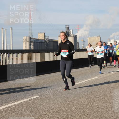 03.10.2025 - Köhlbrandbrückenlauf Lena Gebhardt http://msf.ph/oto/9139413 03.10.2025 09:57:09 Position 2 2758 meine-sportfotos.de
