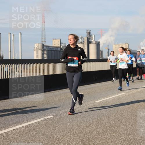 03.10.2025 - Köhlbrandbrückenlauf Lena Gebhardt http://msf.ph/oto/9139416 03.10.2025 09:57:09 Position 2 2758 meine-sportfotos.de
