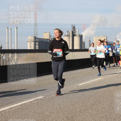 03.10.2025 - Köhlbrandbrückenlauf Lena Gebhardt http://msf.ph/oto/9139418 03.10.2025 09:57:09 Position 2 1813 meine-sportfotos.de
