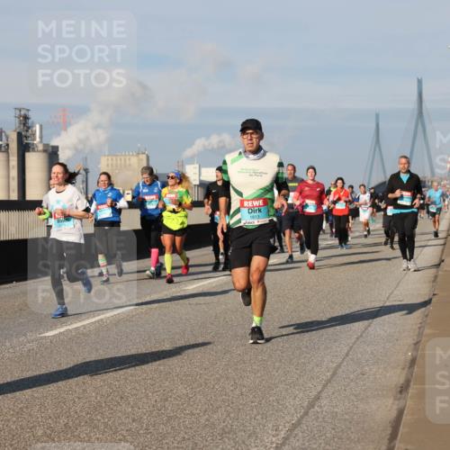 03.10.2025 - Köhlbrandbrückenlauf Lena Gebhardt http://msf.ph/oto/9139421 03.10.2025 09:57:10 Position 2 4, 1813 meine-sportfotos.de
