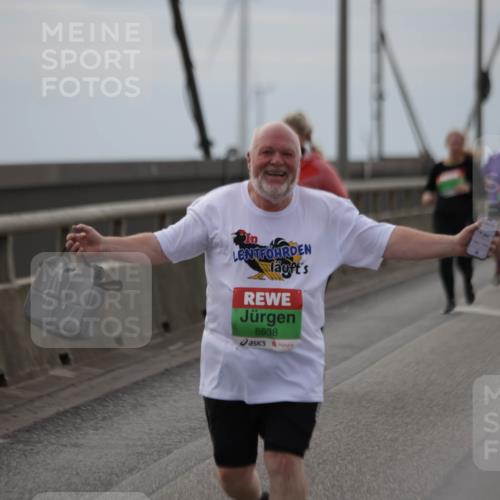 03.10.2025 - Köhlbrandbrückenlauf Jannik Wohlers http://msf.ph/oto/9139469 03.10.2025 16:10:06 Position 1 8538 meine-sportfotos.de