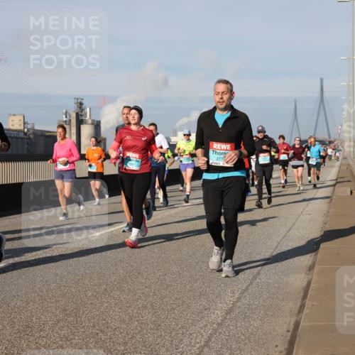 03.10.2025 - Köhlbrandbrückenlauf Lena Gebhardt http://msf.ph/oto/9139504 03.10.2025 09:57:14 Position 2 1877, 2775, 1591 meine-sportfotos.de
