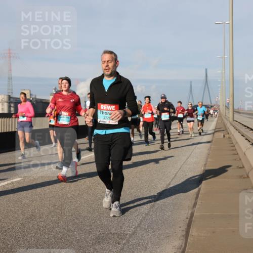 03.10.2025 - Köhlbrandbrückenlauf Lena Gebhardt http://msf.ph/oto/9139519 03.10.2025 09:57:15 Position 2 1591, 2778 meine-sportfotos.de