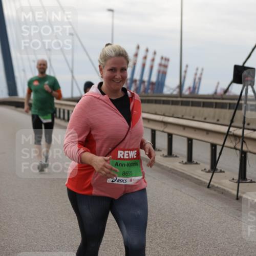 03.10.2025 - Köhlbrandbrückenlauf Jannik Wohlers http://msf.ph/oto/9139538 03.10.2025 16:10:13 Position 1 8655 meine-sportfotos.de