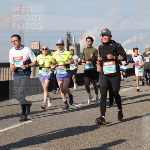 03.10.2025 - Köhlbrandbrückenlauf Lena Gebhardt http://msf.ph/oto/9139554 03.10.2025 09:57:17 Position 2  meine-sportfotos.de