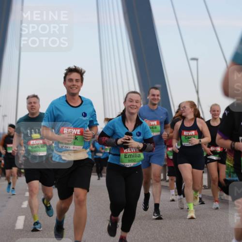 03.10.2025 - Köhlbrandbrückenlauf Jannik Wohlers http://msf.ph/oto/9139555 03.10.2025 15:31:26 Position 1 52, 9321, 9450, 8123 meine-sportfotos.de